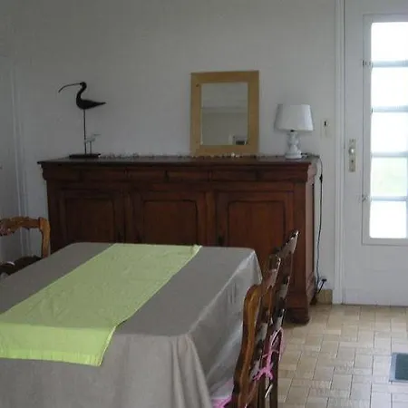 Cozy With Private Garden Near Sea In Vakantiehuis *